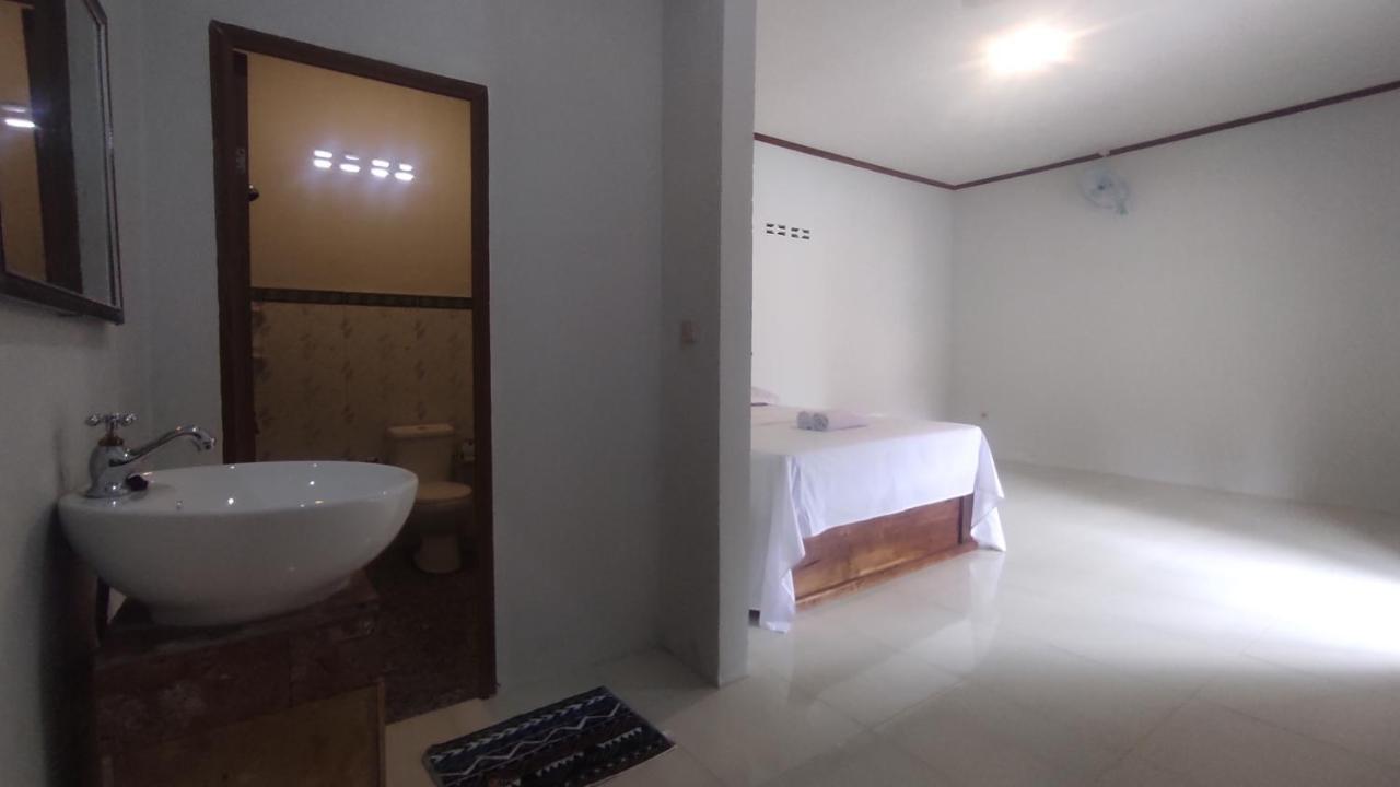 Kristal Garden Hotel Sekotong Exterior photo